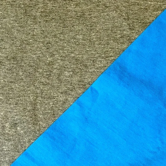 😎👕NWT Levi’s Two tone Blue & Gray Long Sleeve T-Shirt Size US Medium 👕😎 - Picture 3 of 11